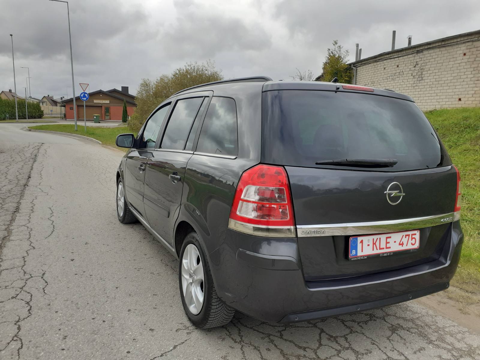 IMG-d423fd9583cc0d0ab2b45e3b77313848-V